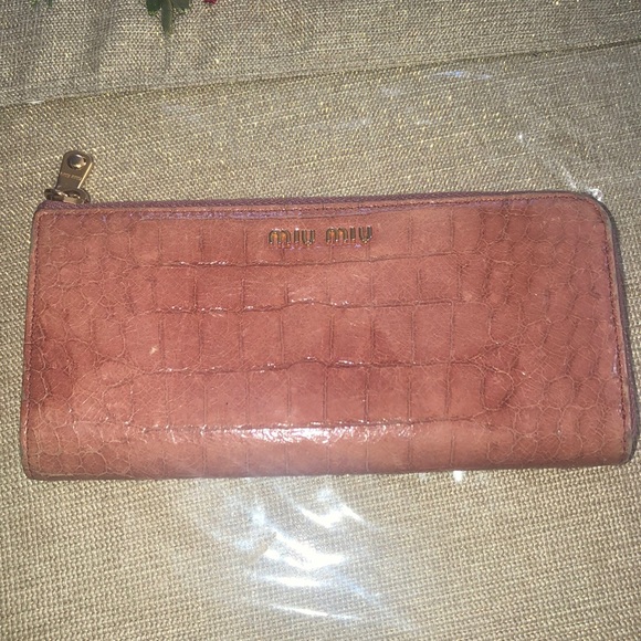 Authentic Miu Miu wallet - Picture 1 of 7